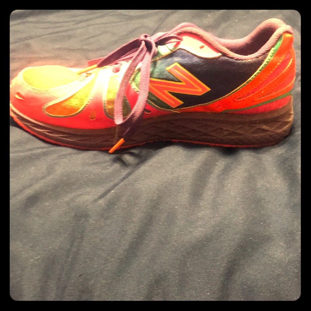 Girls size 5 new balance running shoes